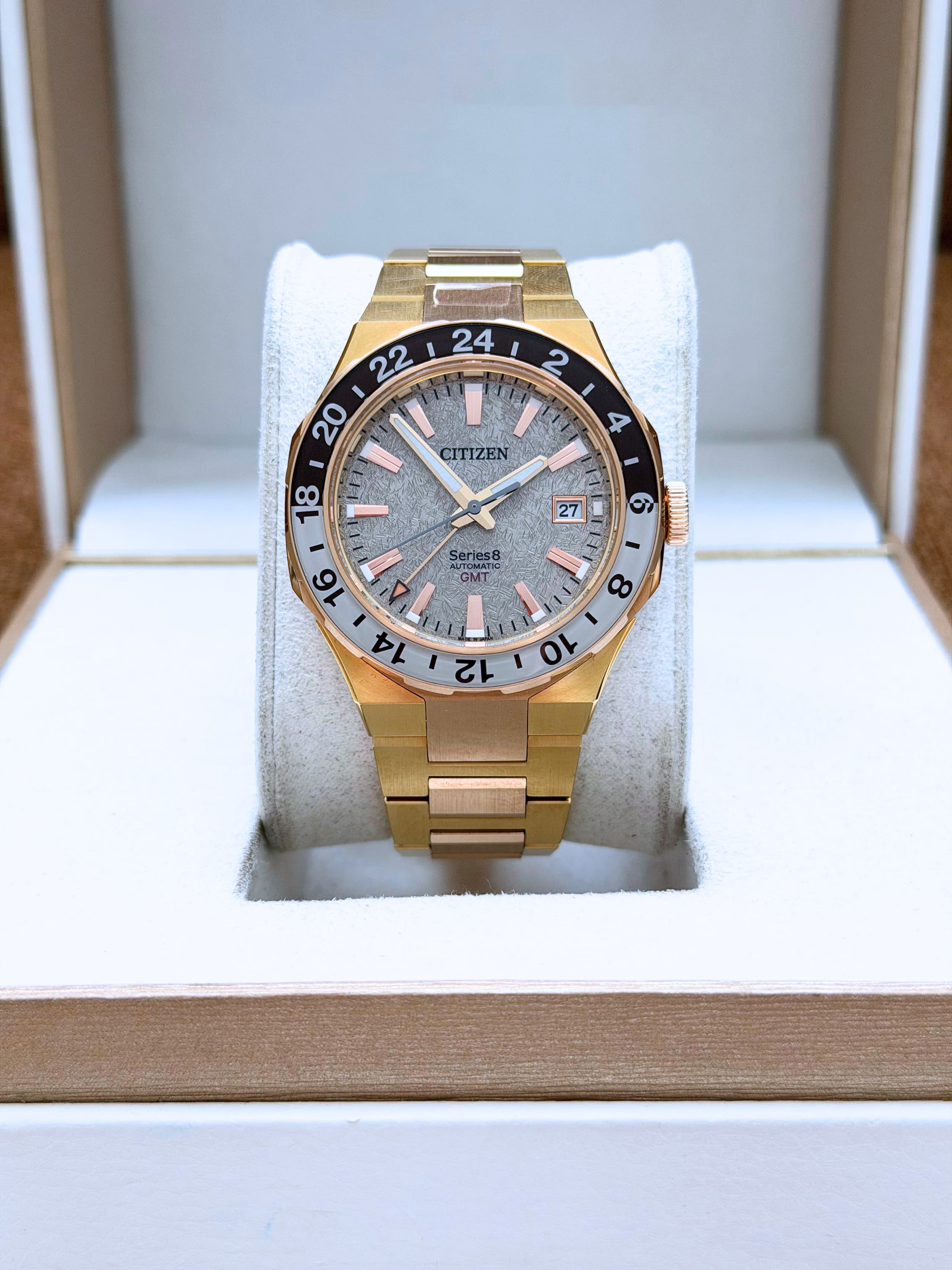 Series 8 Limited Edition Gold